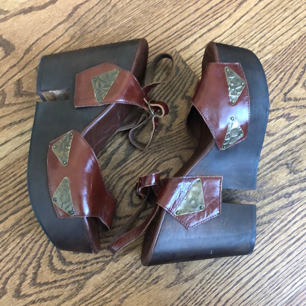 Jeffrey Campbell Metal Plate Wood Wedge NWOT